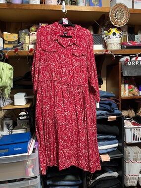 #485 size 4 torrid Red Floral Dress w/ pockets